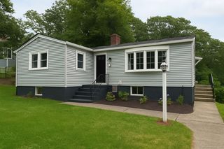12 Oakwood Avenue, Stonington, CT 06379
