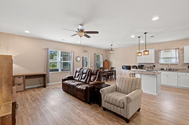 192 Long Leaf Pine Dr., Conway, SC 29526