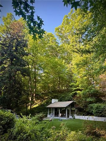695 W Conway Drive NW, Atlanta, GA 30327