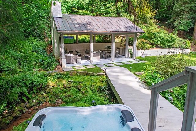 695 W Conway Drive NW, Atlanta, GA 30327