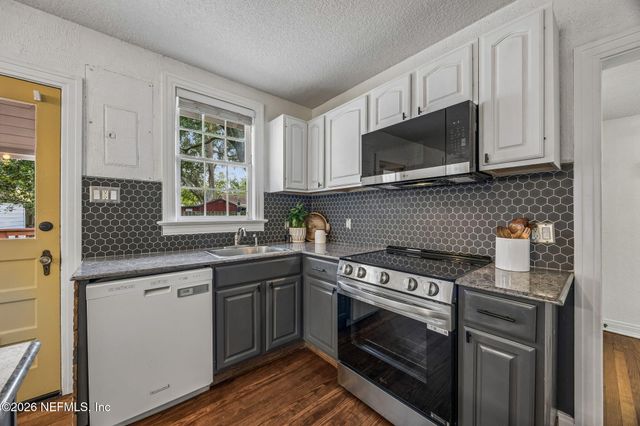 1022 OLD HICKORY Road, Jacksonville, FL 32207