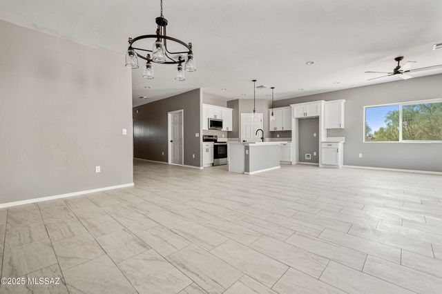 4570 W Milton Road, Tucson, AZ 85746