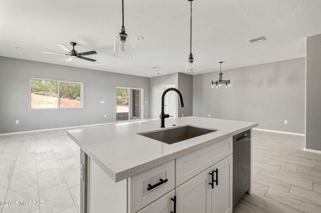 4570 W Milton Road, Tucson, AZ 85746