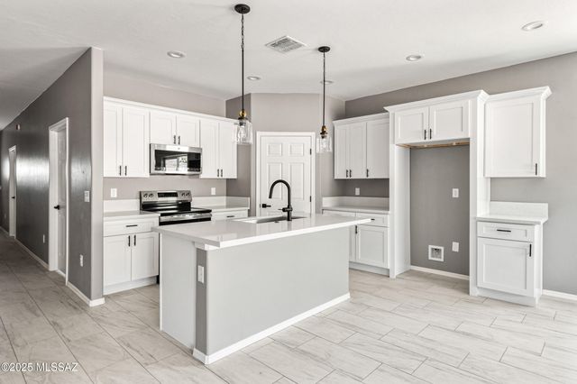 4570 W Milton Road, Tucson, AZ 85746