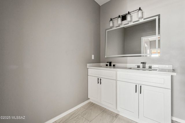 4570 W Milton Road, Tucson, AZ 85746