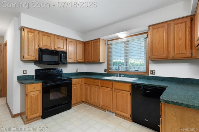 39931 Brylor Court, Clinton Charter Township, MI 48038