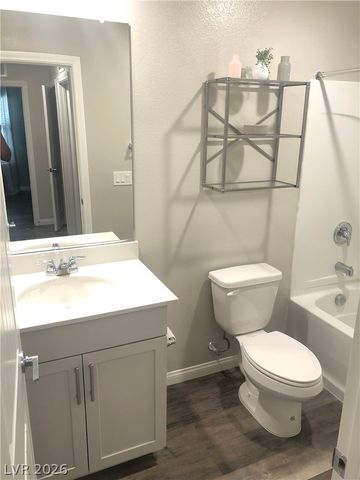 6594 Secret Grove Avenue, Las Vegas, NV 89130