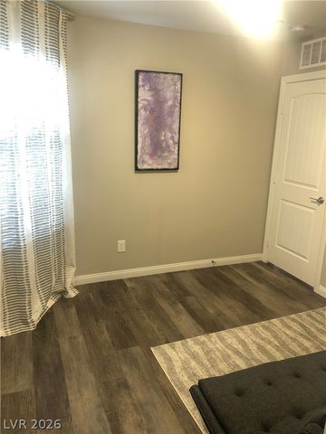 6594 Secret Grove Avenue, Las Vegas, NV 89130