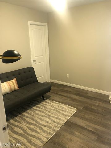 6594 Secret Grove Avenue, Las Vegas, NV 89130