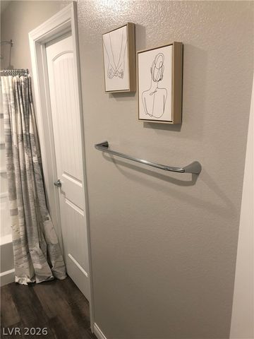 6594 Secret Grove Avenue, Las Vegas, NV 89130
