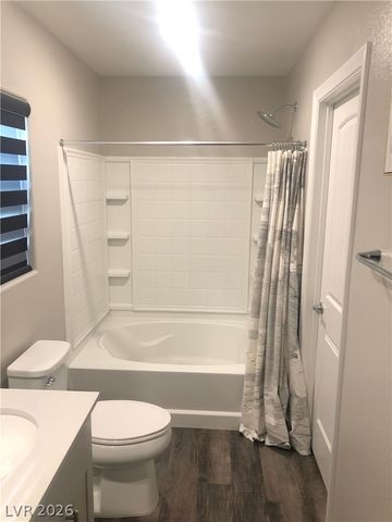 6594 Secret Grove Avenue, Las Vegas, NV 89130
