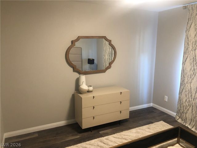 6594 Secret Grove Avenue, Las Vegas, NV 89130
