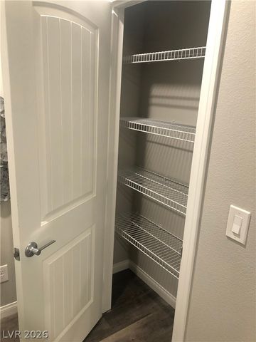 6594 Secret Grove Avenue, Las Vegas, NV 89130