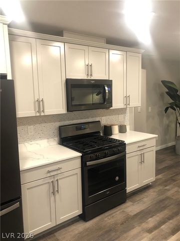 6594 Secret Grove Avenue, Las Vegas, NV 89130