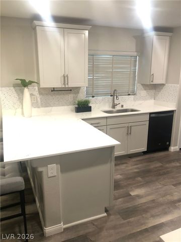 6594 Secret Grove Avenue, Las Vegas, NV 89130