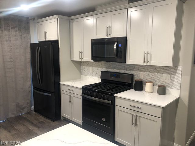6594 Secret Grove Avenue, Las Vegas, NV 89130