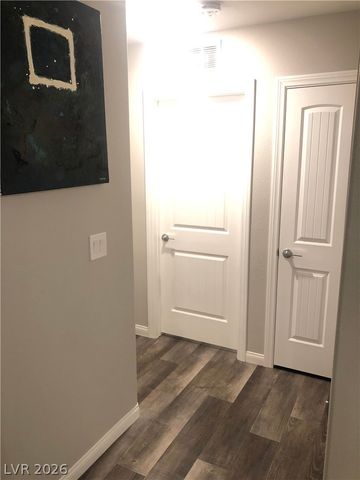 6594 Secret Grove Avenue, Las Vegas, NV 89130