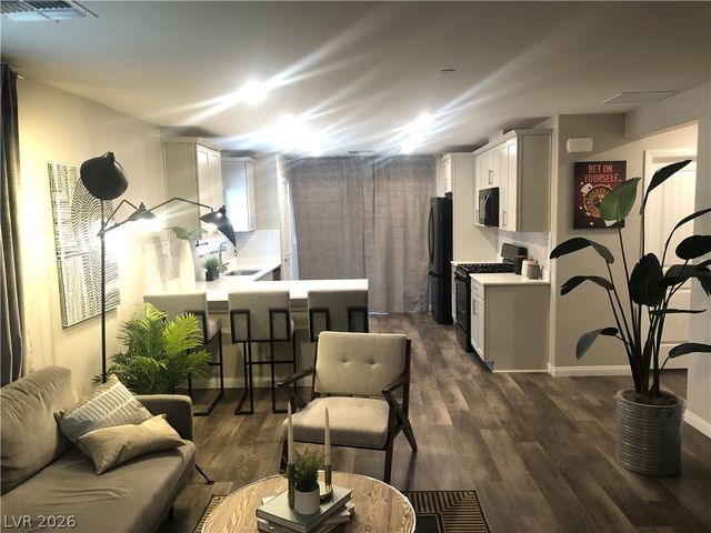 6594 Secret Grove Avenue, Las Vegas, NV 89130