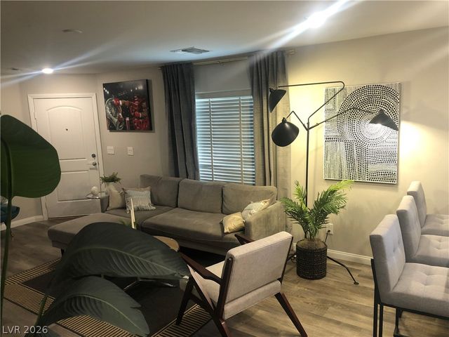 6594 Secret Grove Avenue, Las Vegas, NV 89130