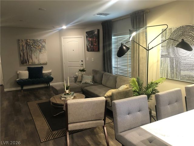 6594 Secret Grove Avenue, Las Vegas, NV 89130