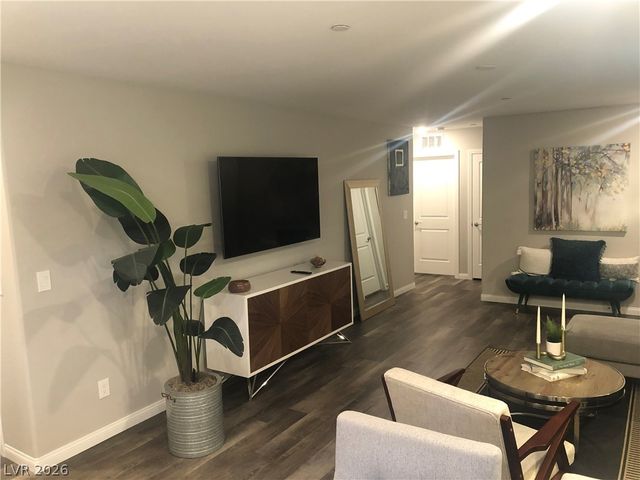 6594 Secret Grove Avenue, Las Vegas, NV 89130
