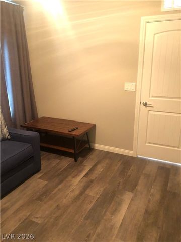 6594 Secret Grove Avenue, Las Vegas, NV 89130