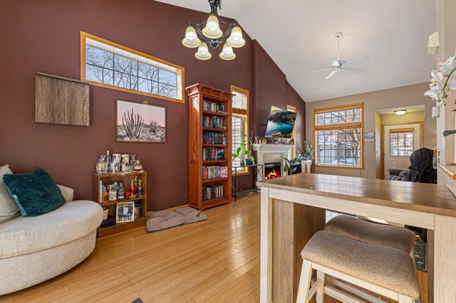 15325 Greenhaven Lane 106, Burnsville, MN 55306