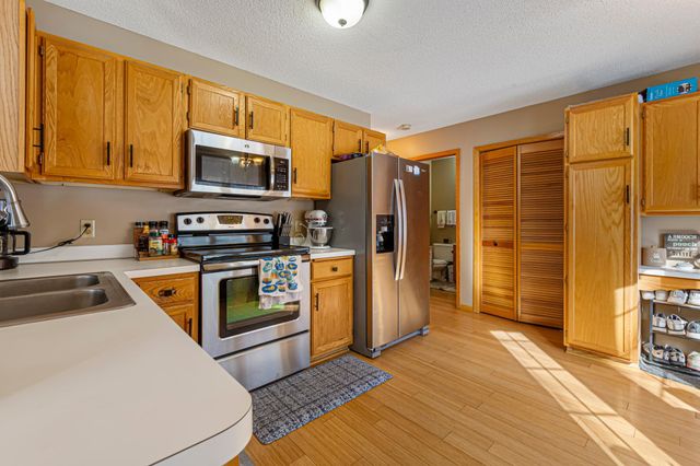 15325 Greenhaven Lane 106, Burnsville, MN 55306