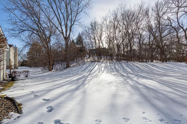 15325 Greenhaven Lane 106, Burnsville, MN 55306