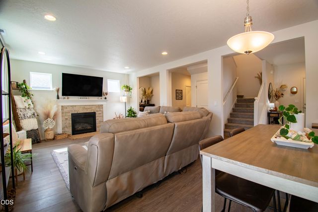 16619 Landing Court, La Pine, OR 97739