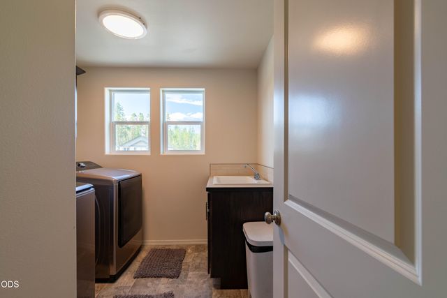 16619 Landing Court, La Pine, OR 97739