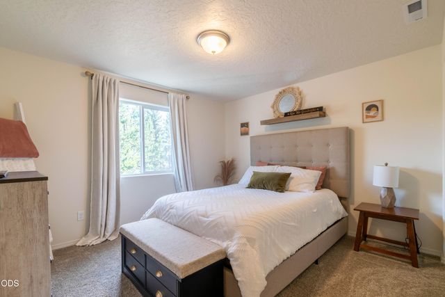 16619 Landing Court, La Pine, OR 97739