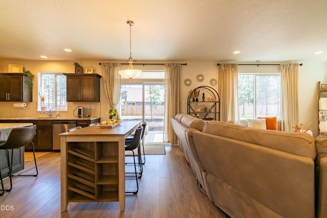 16619 Landing Court, La Pine, OR 97739