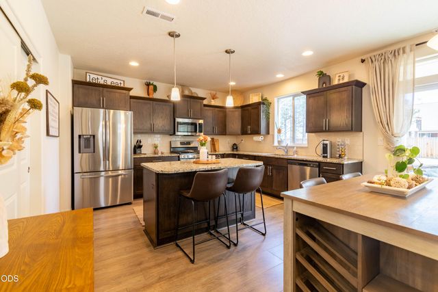 16619 Landing Court, La Pine, OR 97739