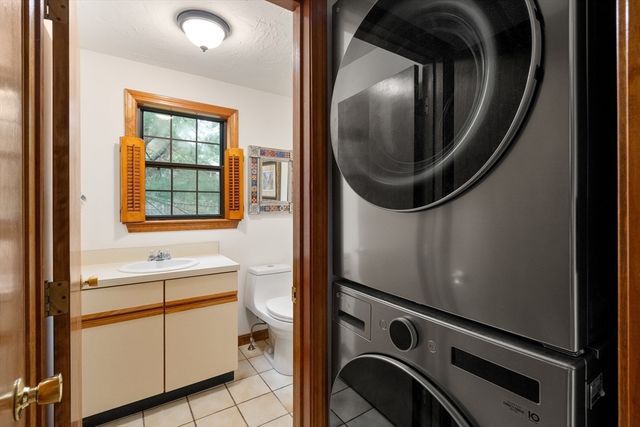 195 Falmouth Road 10, Mashpee, MA 02649
