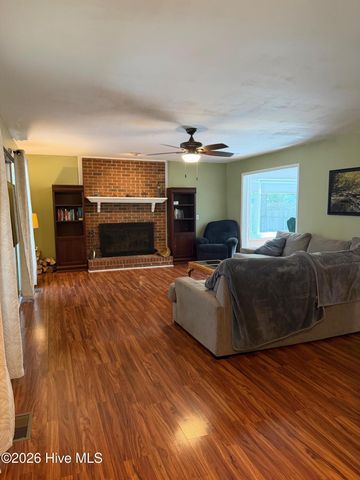380 W Denny Avenue, Pinebluff, NC 28373