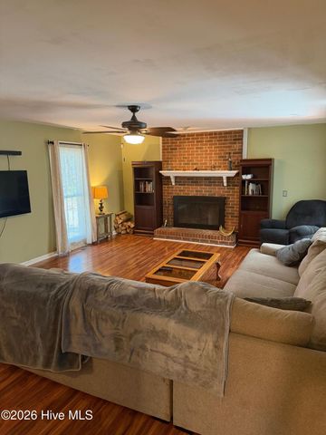 380 W Denny Avenue, Pinebluff, NC 28373