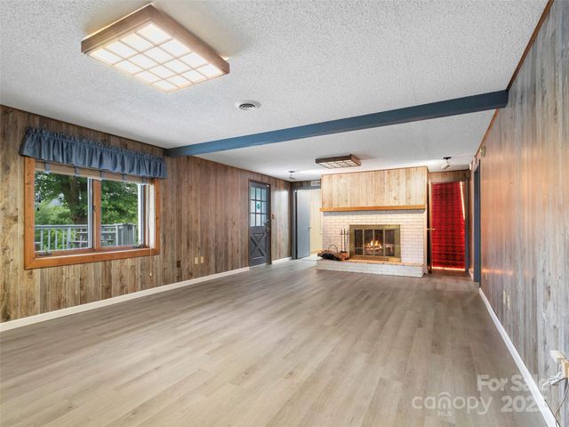 220 Grand View Lane, Burnsville, NC 28714