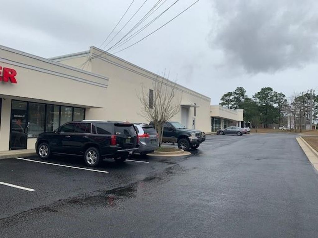 6001 Grelot Road B, Mobile, AL 36609 — exterior