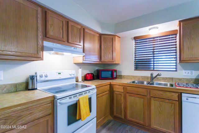 6730 E Hawk Drive, Tucson, AZ 85730