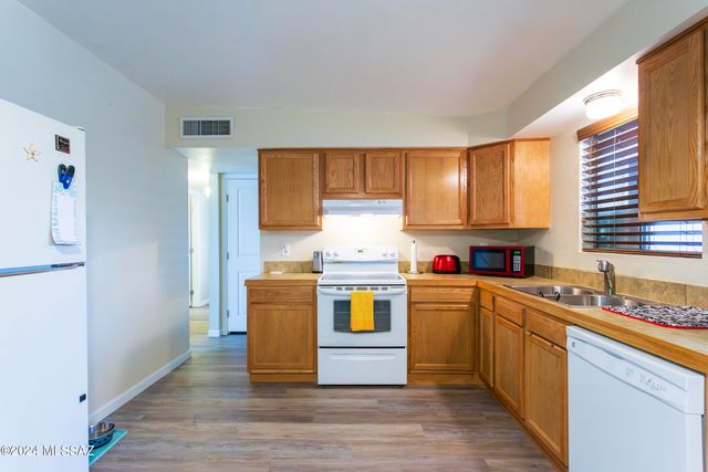 6730 E Hawk Drive, Tucson, AZ 85730