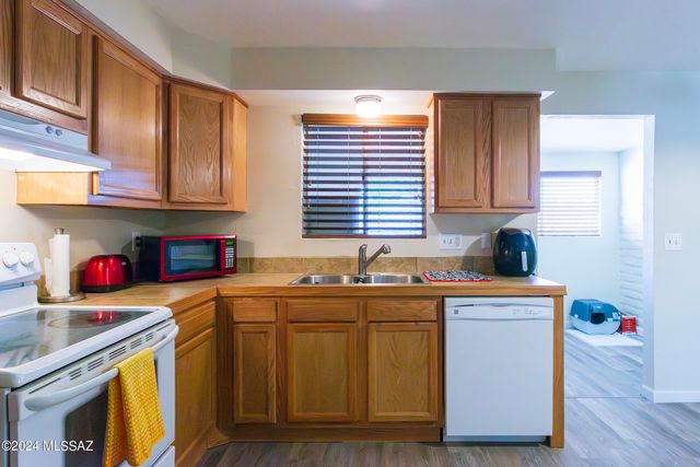 6730 E Hawk Drive, Tucson, AZ 85730