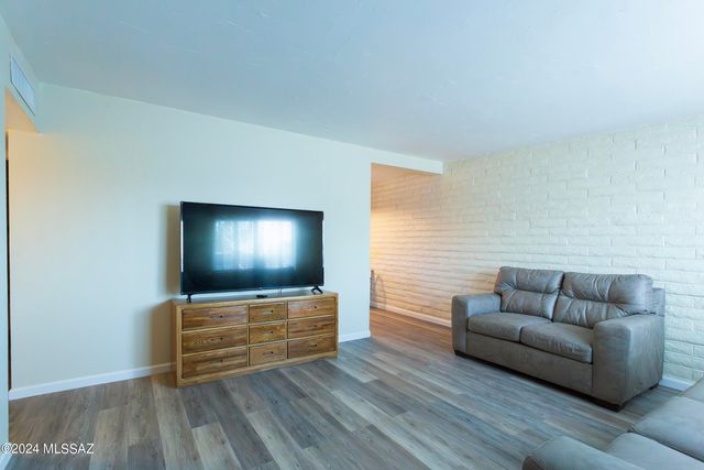 6730 E Hawk Drive, Tucson, AZ 85730