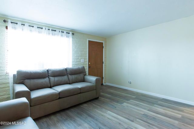 6730 E Hawk Drive, Tucson, AZ 85730