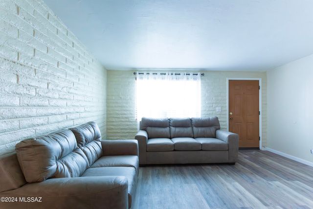 6730 E Hawk Drive, Tucson, AZ 85730