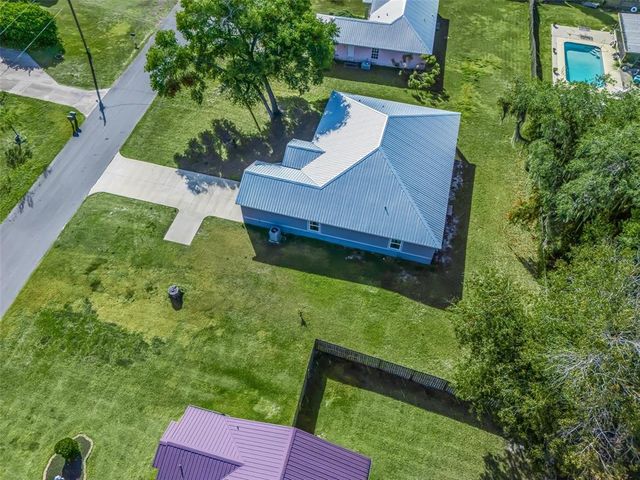1166 CR 441, Lake Panasoffkee, FL 33538