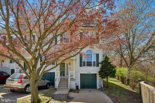 305 SAGE LN, Philadelphia, PA 19128