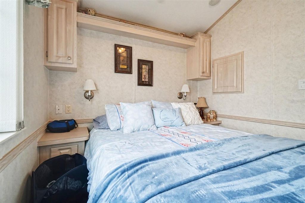 Image 6 of property listing at 9000 US HIGHWAY 192 529, Clermont, FL 34714