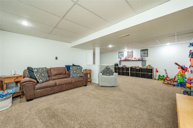 112 12th Street SE, Altoona, IA 50009