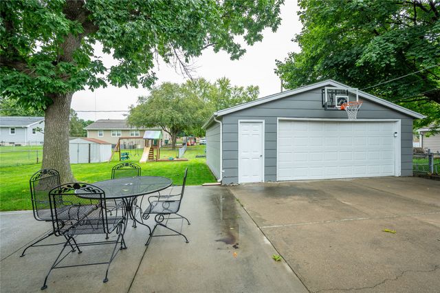 112 12th Street SE, Altoona, IA 50009